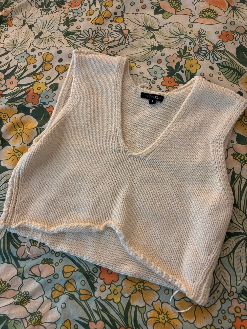 Cream Knit V-Neck Cropped Sweater Vest